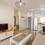 Con Terraza Garaje Y Wifi 아파트 *